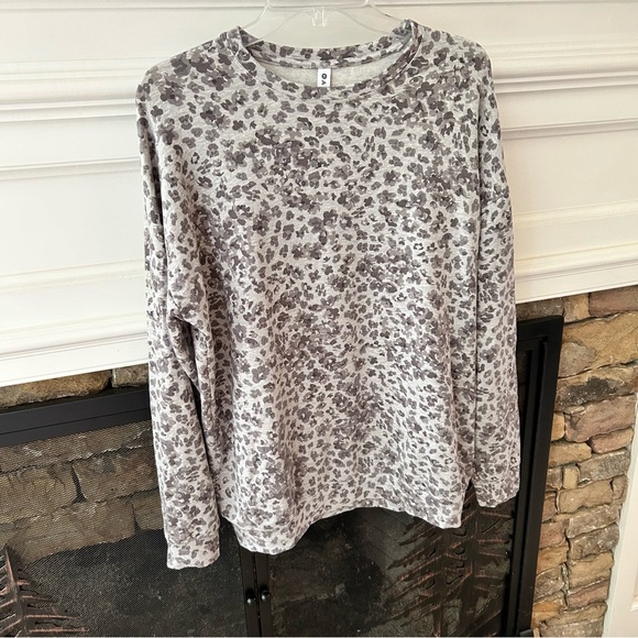 Athleta Animal Print Pullover M - Picture 1 of 2